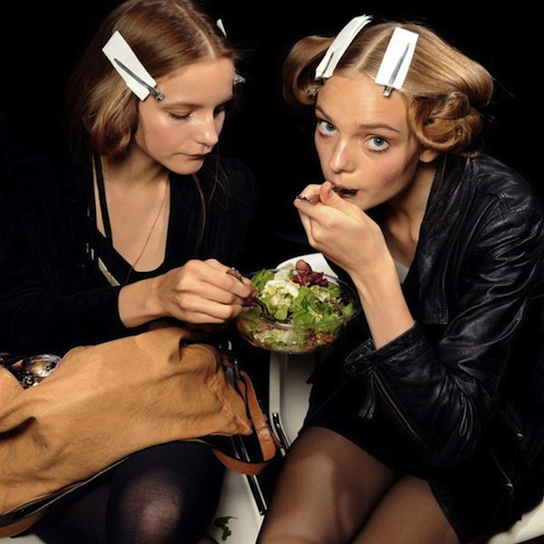 10+1 τροφές που χαρίζουν λάμψη και υγεία στο δέρμα